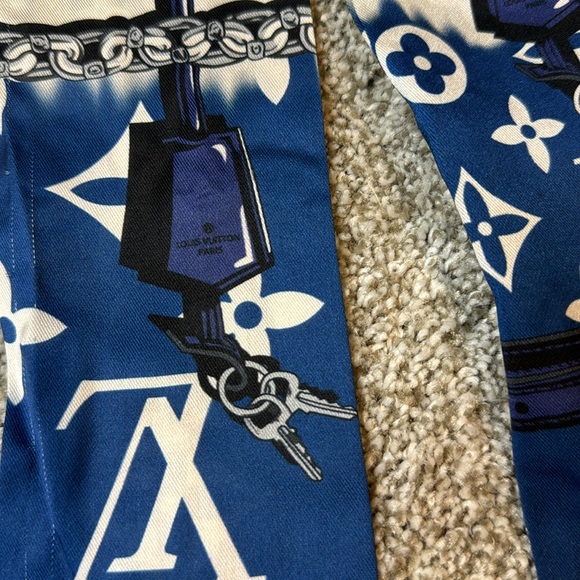Louis Vuitton Silk Neck Scarf - Picture 5 of 8